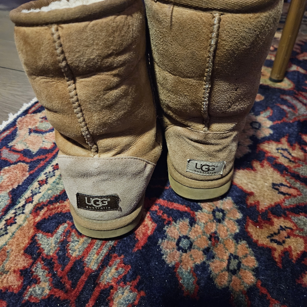 UGG Classic Tan Sheepskin Boots 9 - Picture 4 of 9